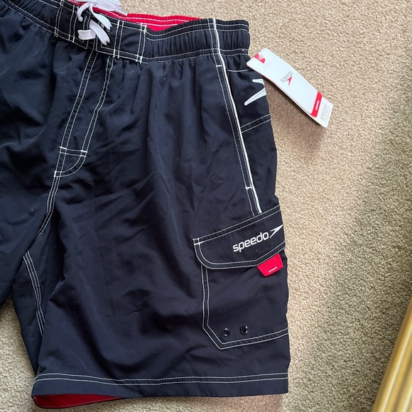 Speedo, water shorts, men’s black Lg . Waist 32-34” mesh liner NWT  3 pockets. - Picture 4 of 5